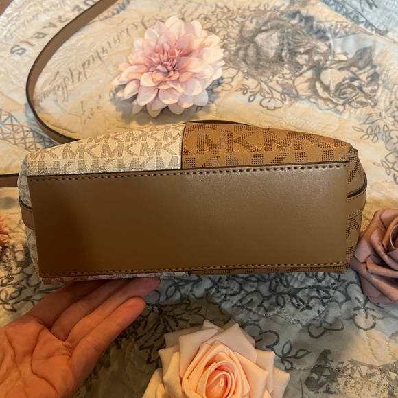 Michael Kors Jet Set Small Two Tone Logo Crossbody & Wallet Set - Picture 4 of 13